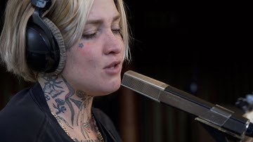Dehd - Bad Love (Live on 2 Meter Sessions)