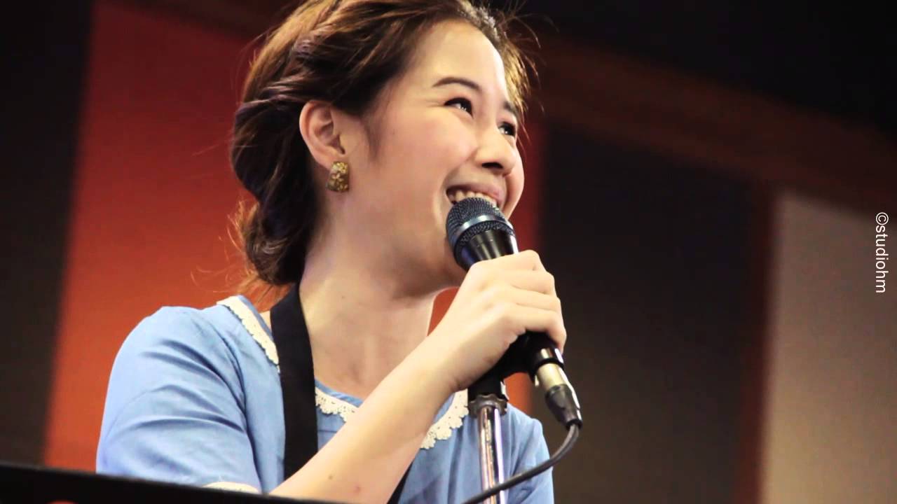 ตุ๊กตา จมาพร : Leaving on a Jet Plane & ขอใจเธอแลกเบอร์โทร