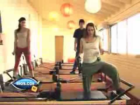 Ejercicio de fuerza y elongacion en Pilates Reformer (Side Split) - Prof.Veronica Ponieman como tonificar gluteos