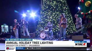 Savannah marks start of holiday season with annual Christmas tree lighting