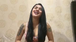 Uci Farantika Masak Sambil Goyang Aduhayy