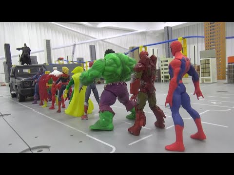 Spiderman 10 Super Heroes vs <strong>Batman</strong> Battle 스파이더맨 10명 슈퍼히어로 vs 배트맨 배틀
