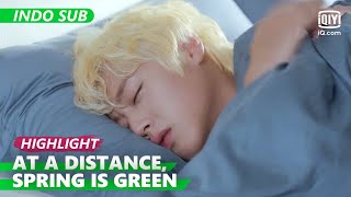 In-hyeok membangunkan Ji-hoon [INDO SUB] | At a Distance, Spring is Green Ep.11 | iQiyi Indonesia
