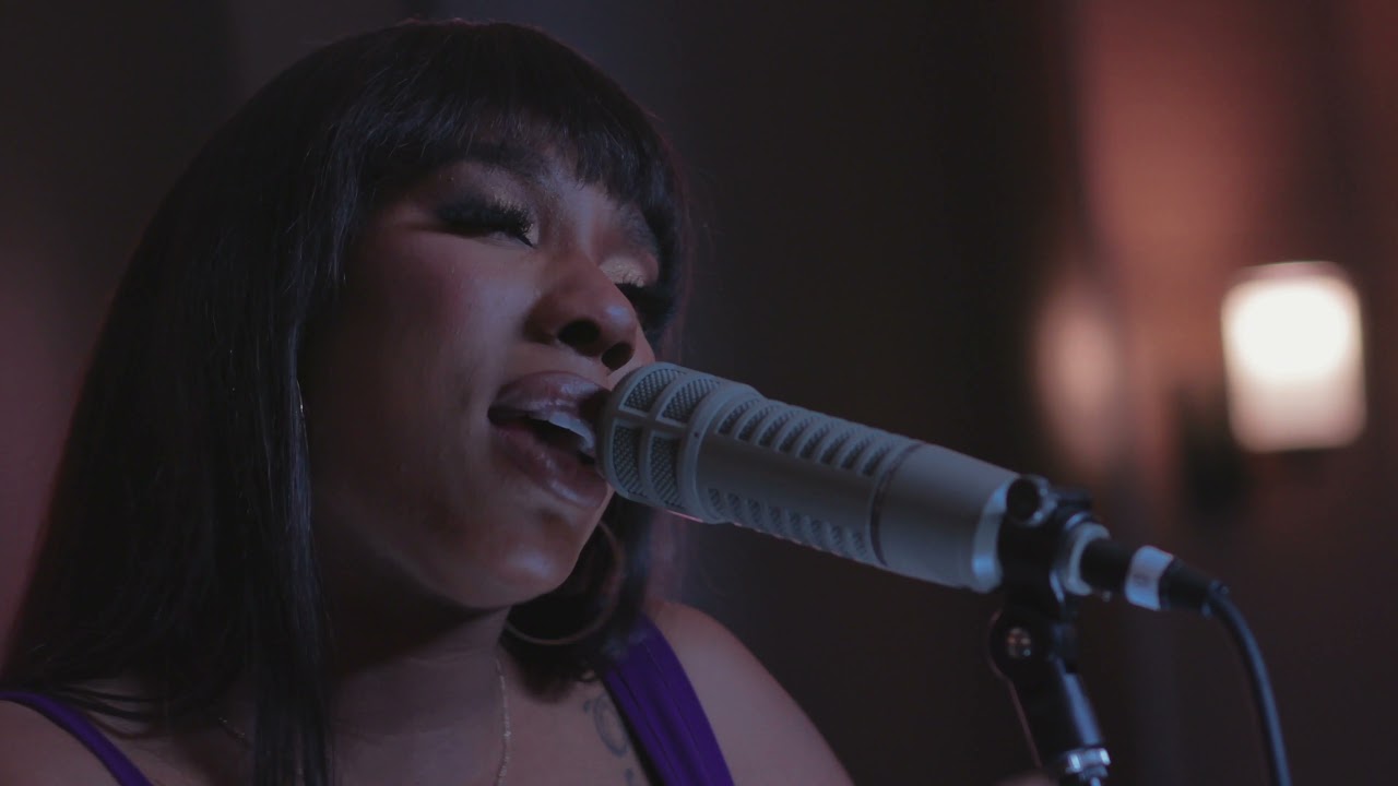 Bee-B - IDLYA (Live)