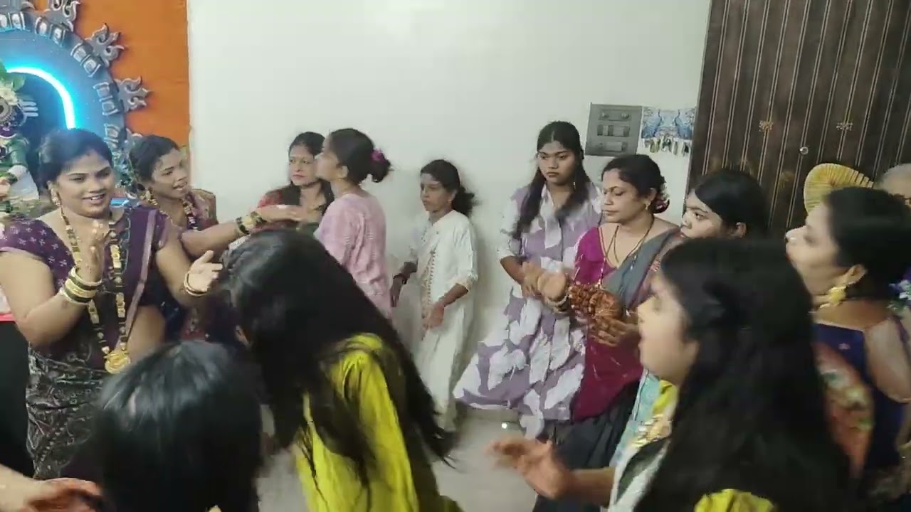 गौरी गणपती vlog 🙌🏻🙇🏻 काऊ चे अंगात आली गौरी माता 🙏🏻 नाचून नाचून फुल धमाल 🎉❤️‍🔥