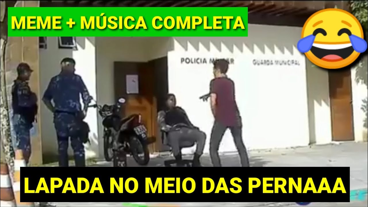 Meme do menino dançando em frente a Polícia - Lapada no meio das pernas lapada no meio dos braços