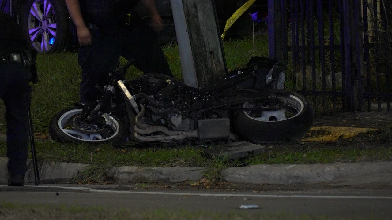 Motorcyclist killed after losing control and crashing into utility pole ...