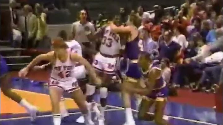 Patrick Ewing vs. Steve Stipanovich (NBA Preseason...