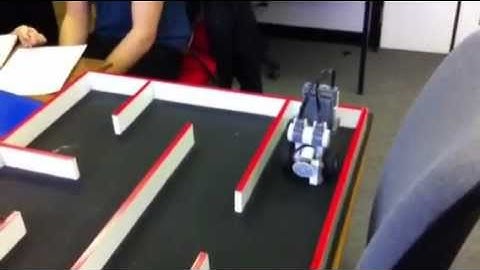 Maze solving robot