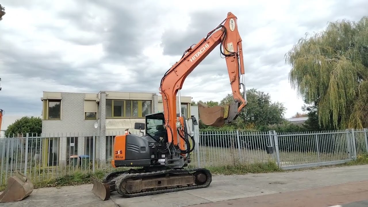 Hitachi ZX85USB 5A, bj 2014, 8 620 uur - YouTube