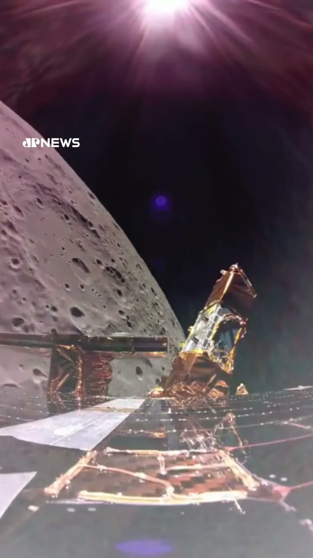 Nave espacial completa manobra final na órbita da lua e deve pousar em uma cratera lunar #Shorts