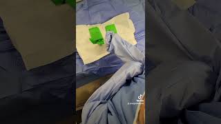 HOW TO : Put on sterile gloves in the operating room