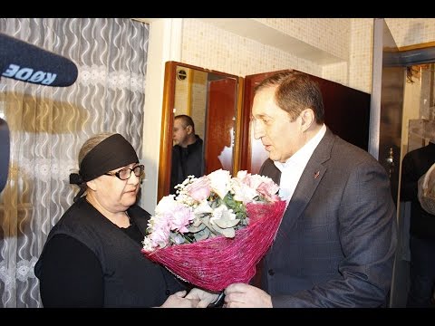 პაატა ბურჭულაძემ 2008 წლის 9 აგვისტოს დაღუპული კახა თავგორაშვილის დედას დედის დღე მიულოცა