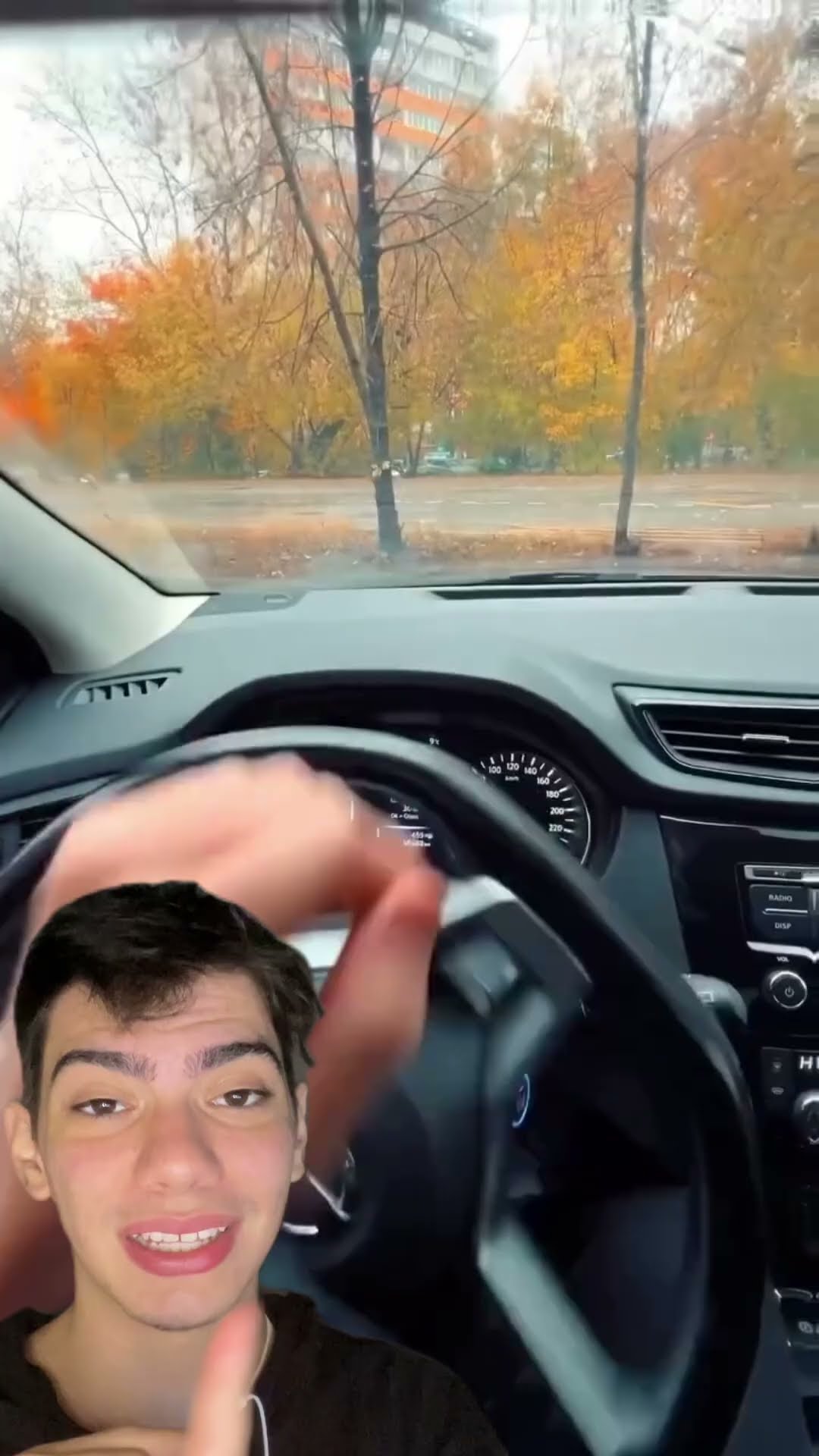 Transforme seu celular em câmera de bordo com um elástico e criatividade! ??