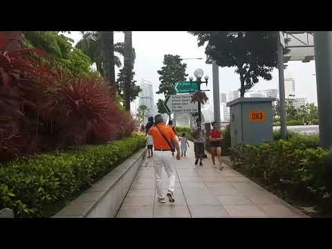 Menuju Merlion Park dari Raffles Place MRT Station