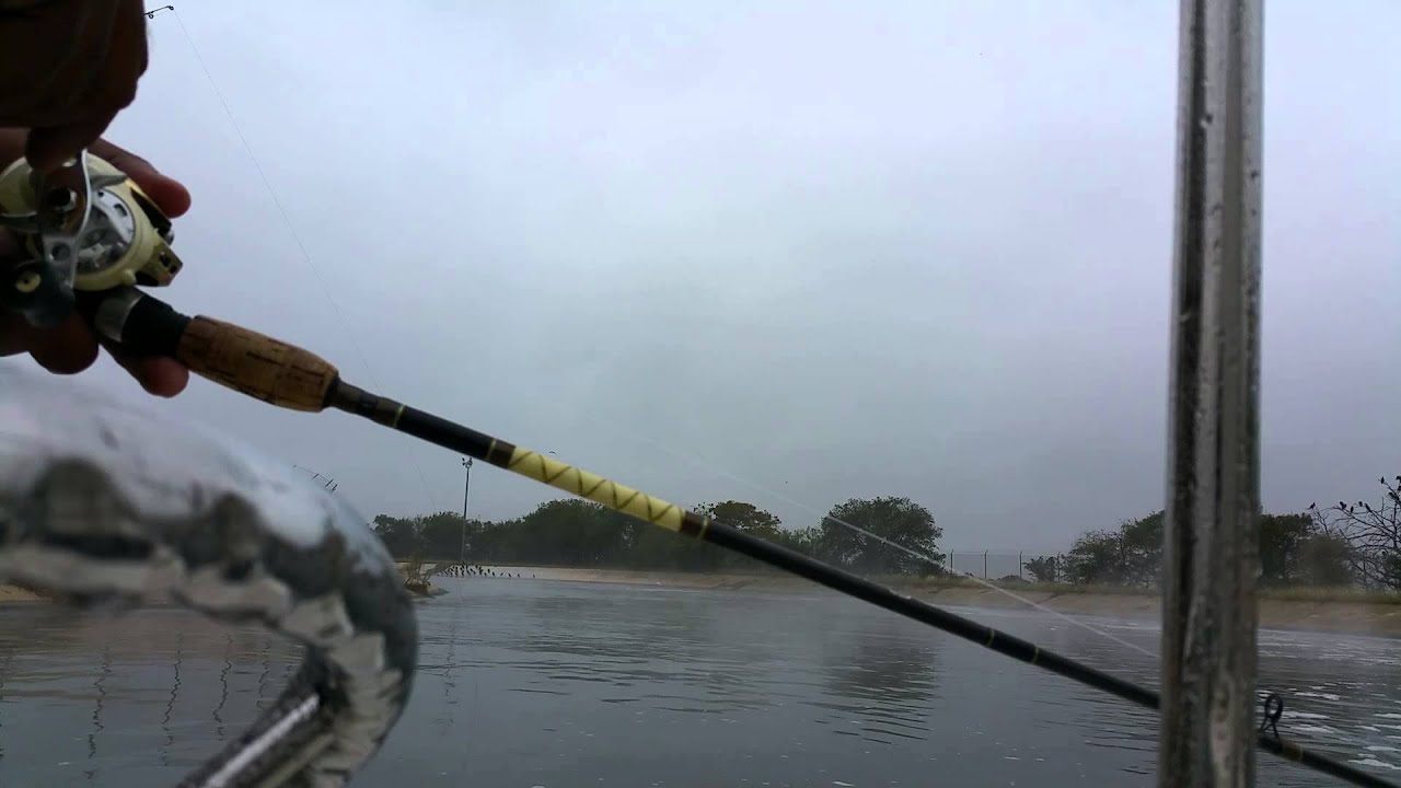 Texas cold weather lake red fishing