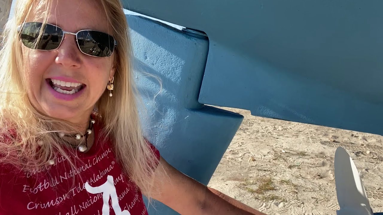 BOTTOM JOB! Repainting my hull and boot stripe / Rudder repair too