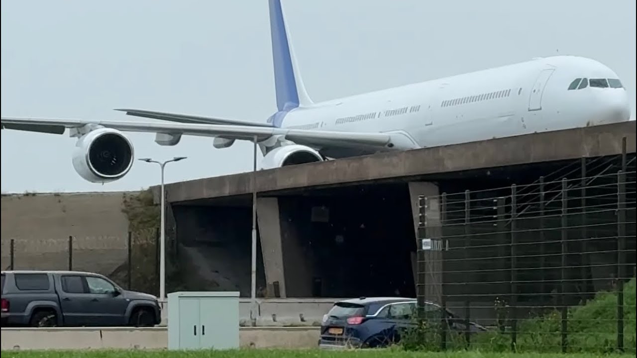 AIRBUS A340-642 USC (PARAMARIBO TO AMSTERDAM) LANDING SCHIPHOL AIRPORT / PLANE SPOTTING / DAUSZ.