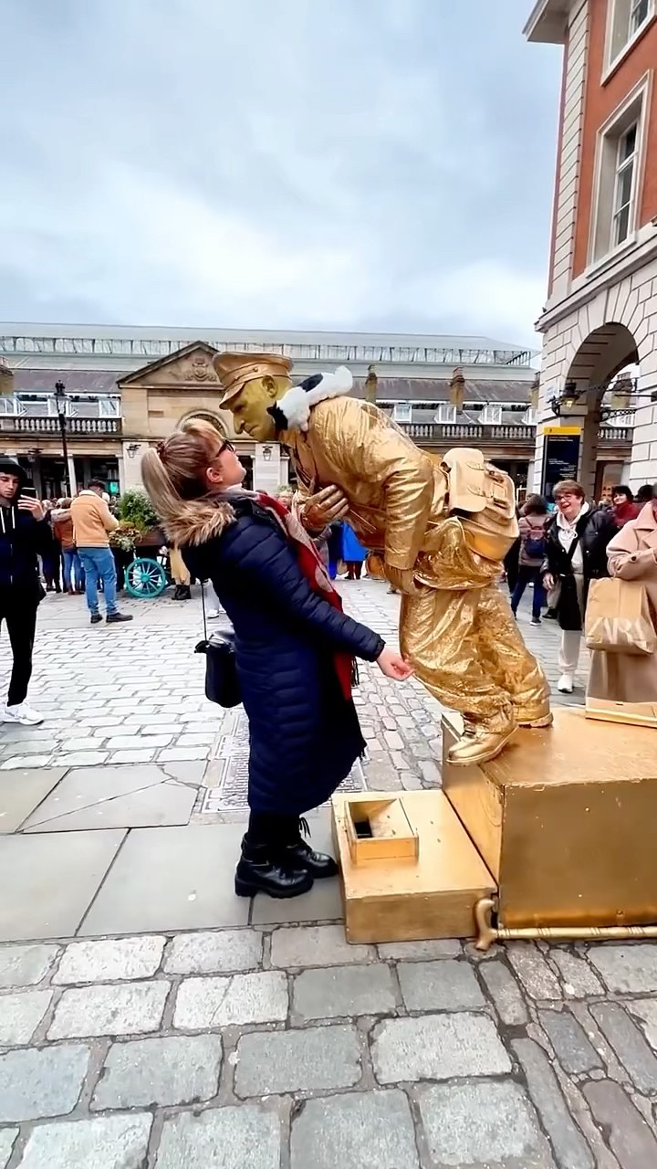 #JasonDeruloTV // Statue ? #GotPermissionToPost From @silvermanstatueofficial #FromTheIslands