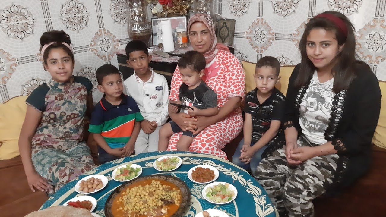 مشيت عند عمتي خديجة وقالتلي انالي نطيب لغدا تابعوني ولي بغا يشوف عمتي خديجة يقولهالي فكومونطير 🌹