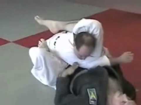 How to Do a Triangle Choke From Bottom Guard - Brazilian Jiu Jitsu ...