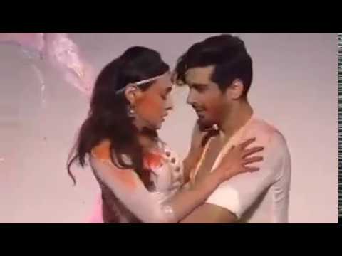 Sanaya Irani & Mohit Seghal hot holi performance