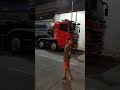 les sâpeurs-pompiers de Manila-Caloocan aux Filipines sont équipees avec un camion japonais FUSO