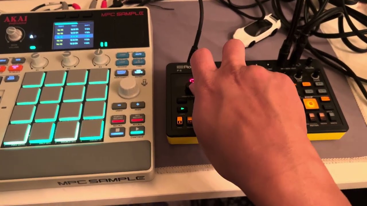 Roland P-6 サンプラー AKAI MPC DJ DTM KORG MPC Sample and Roland P6. Taking the best of both worlds