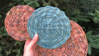 DIY recycled newspaper weaving coaster step-by-step. Papírfonással készült edény- és poháralátét.
