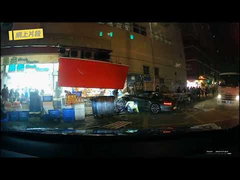 元朗街市意外一刻•保時捷險撞途人