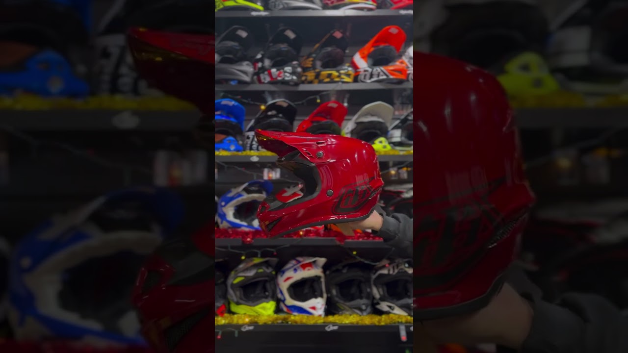 Дерзкие, яркие шлемы Troy Lee Designs в RIDE100MX  