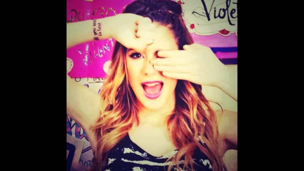 Martina Stoessel VS Laura Marano