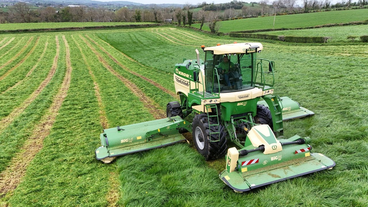Mowing silage 2025