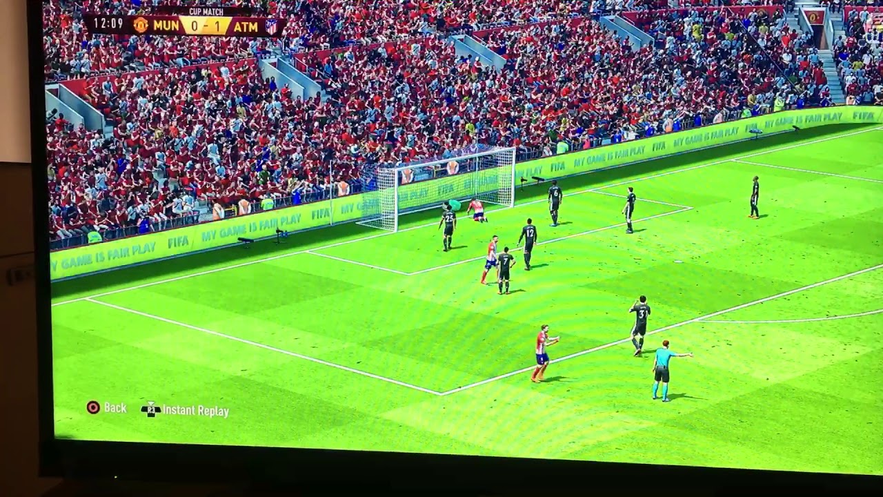 How to score a perfect header easily fifa 18 Tutorial  !!