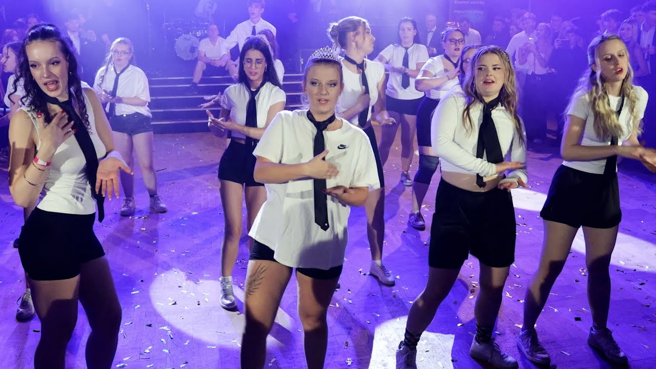 PŮLNOČNÍ PŘEKVAPENÍ Maturitní ples 4P SZŠ Prachatice, maturanti 2026