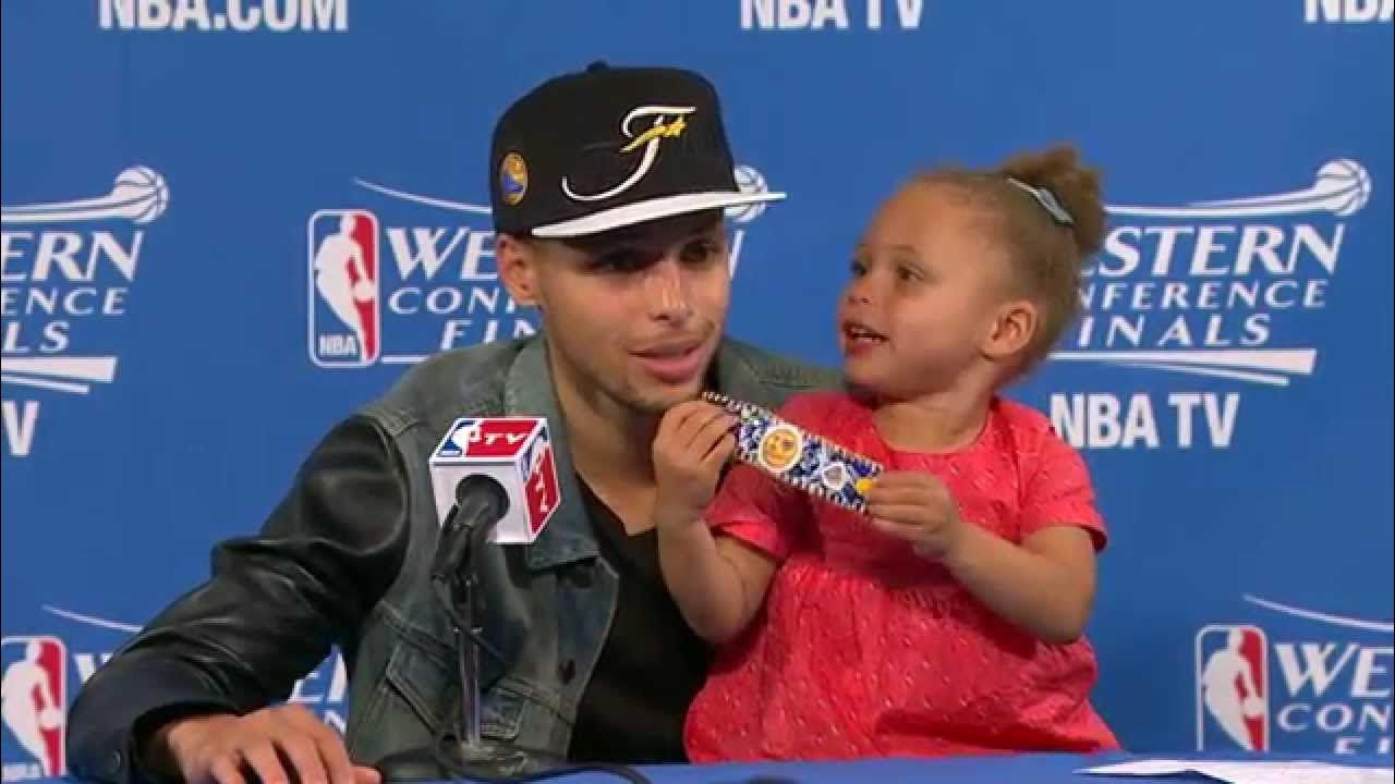 Riley Curry daps up daddy Steph before Game 1 of the NBA Finals