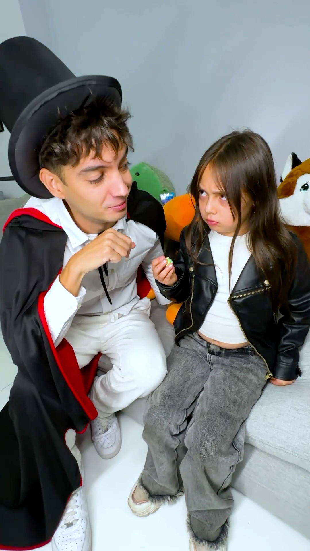 Revelo mis Secretos de Magia a mis Hermanitas ?