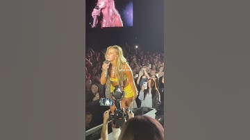 Tate Mcrae’s iconic 10:35 intro on tour #tatemcrae