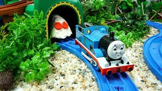 Thomas and Friends Toy Trains There is a ghost in the cave - Trains Toys