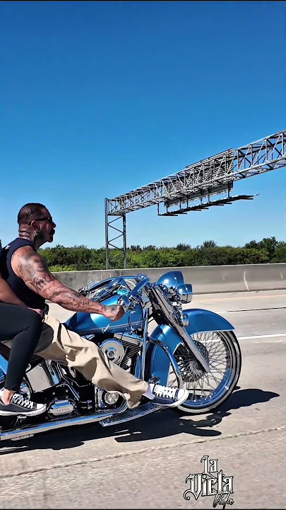 @chucanostyle pulls up to Dallas .La Vicla Vida #viclas #vicla #laviclavida #motorcycle #viclashow