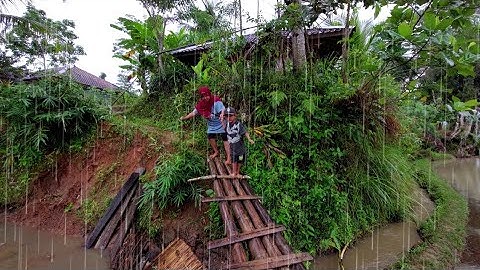 Wah Seenak Ini.. Aktivitas Saat Turun Hujan Di Kampung Tengah Sawah Super Indah | Pedesaan Sunda