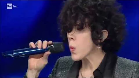 Come si chiama la canzone con i fischi?