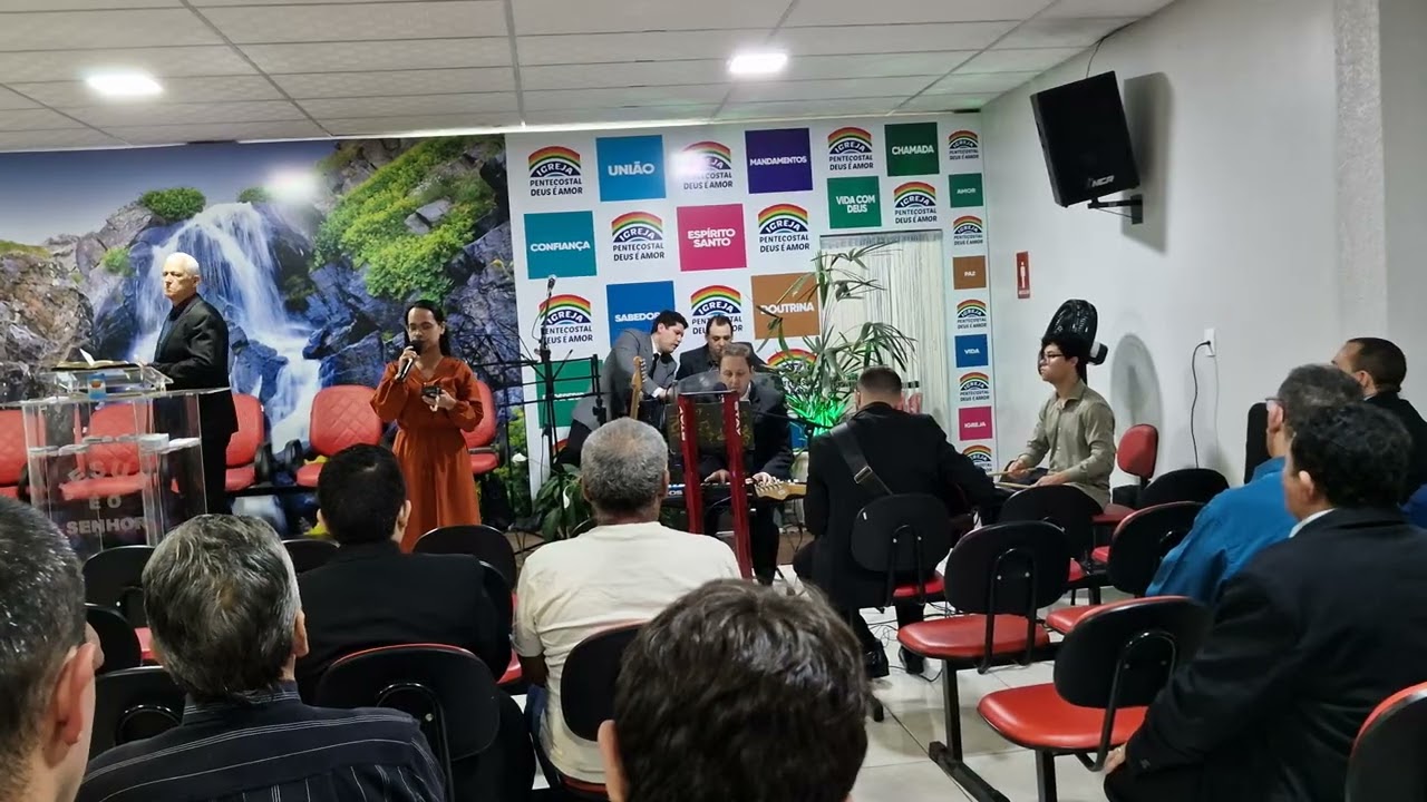 Adani Severo e banda louvando a Deus na campanha: JOÃO 