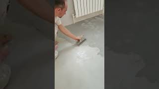 Нанесение микроцемента Wall2Floor от итальянской компании Novacolor на полы из керамогранита.