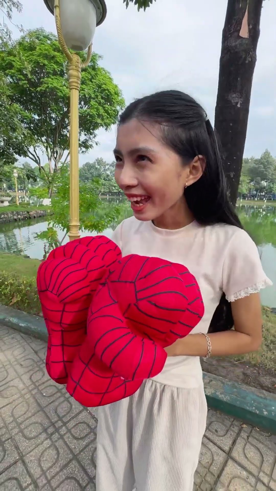 LNS - Găng tay boxing của người nhện || Spider-man's boxing gloves #shorts