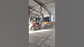 Loading glass into the container #glass #China #Loading #package #laminatedglass #floatglass