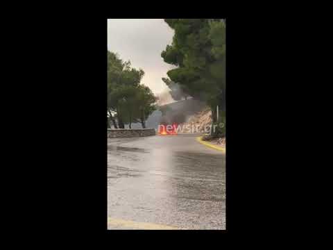 Φωτιά σε στρατιωτικό όχημα στην Πάρνηθα