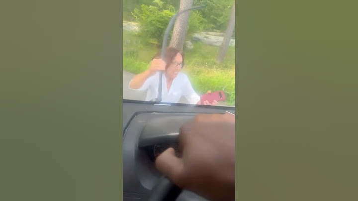Karen Goes OFF On Innocent Delivery Driver
