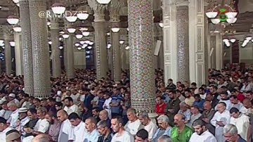وَمَنْ أَعْرَضَ عَن ذِكْرِي فَإِنَّ لَهُ مَعِيشَةً ضَنكًا تلاوة مؤثرة للشيخ عبدالمطلب بن عشورة