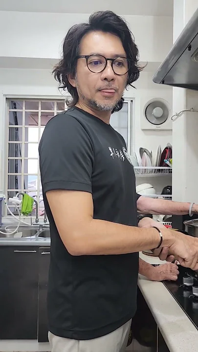 🇲🇾马来西亚人才懂的Sotong🐙🦑~被女儿连续打脸六次是什么感觉❓你别笑，我包你六题都错❗️只有马来西亚人知道的～#搞笑 # #搞笑视频 #鱿鱼#男人厨房 #搞笑日常 #烹饪游戏 #马来西亚生活